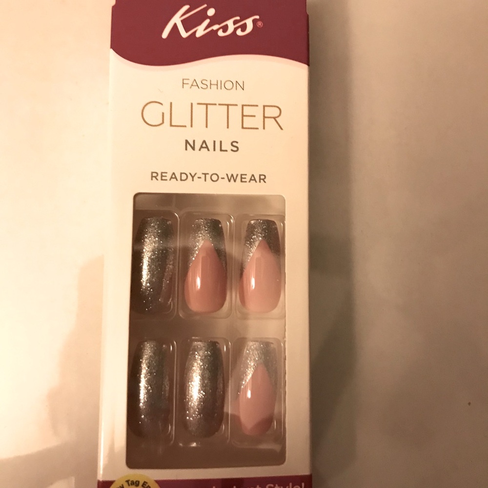 Kiss nails
